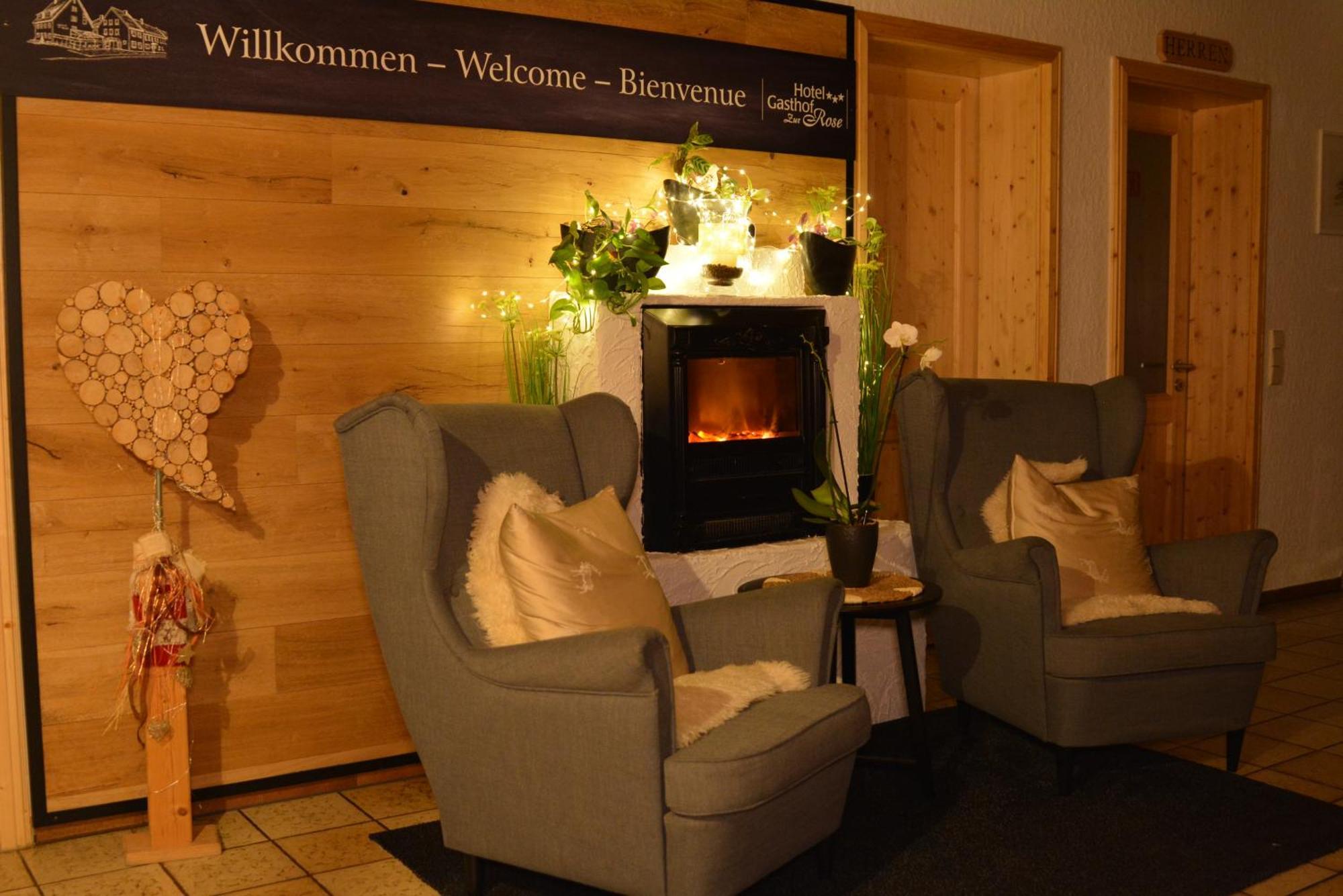 Hotel-Gasthof Zur Rose Weißenhorn Esterno foto