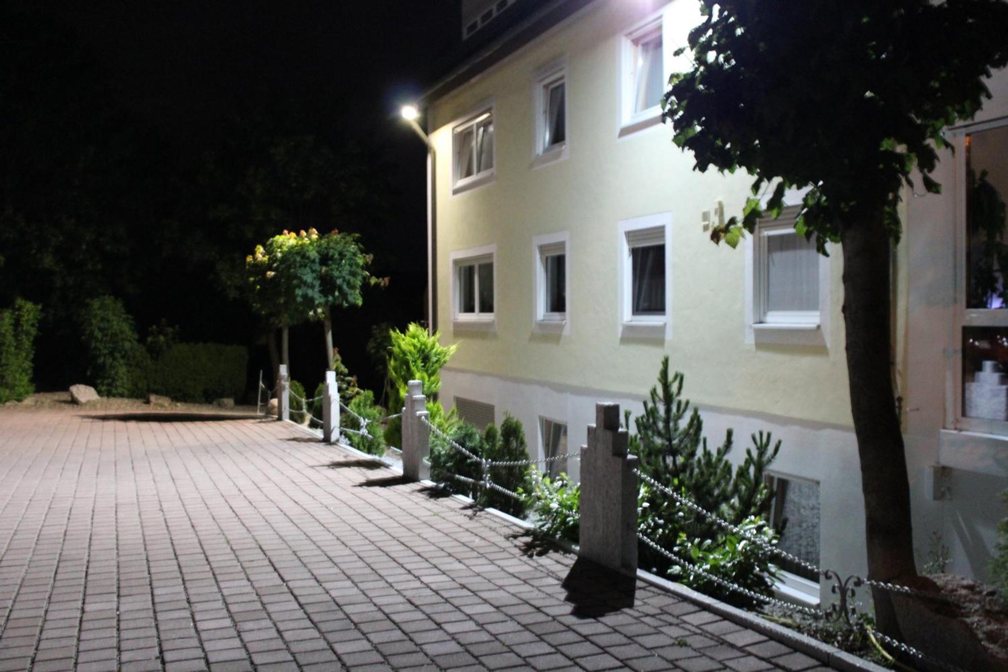 Hotel-Gasthof Zur Rose Weißenhorn Esterno foto